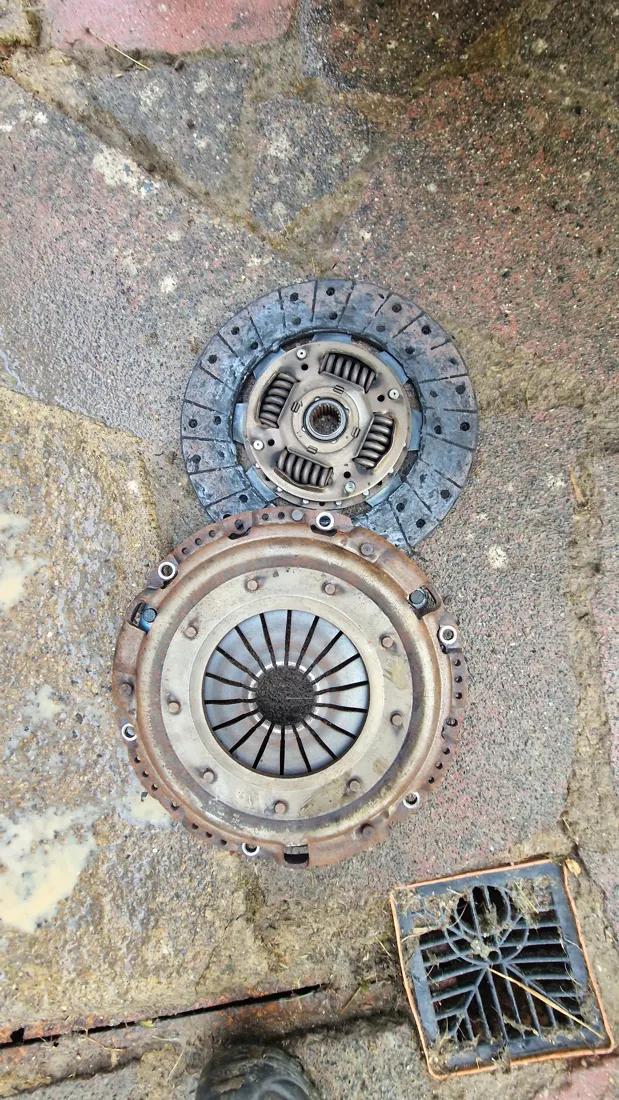 Old clutch kit and pressure plate